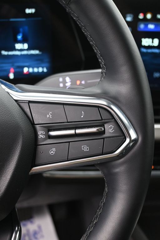 Chevrolet Equinox Vehicle Full-screen Gallery Image 15