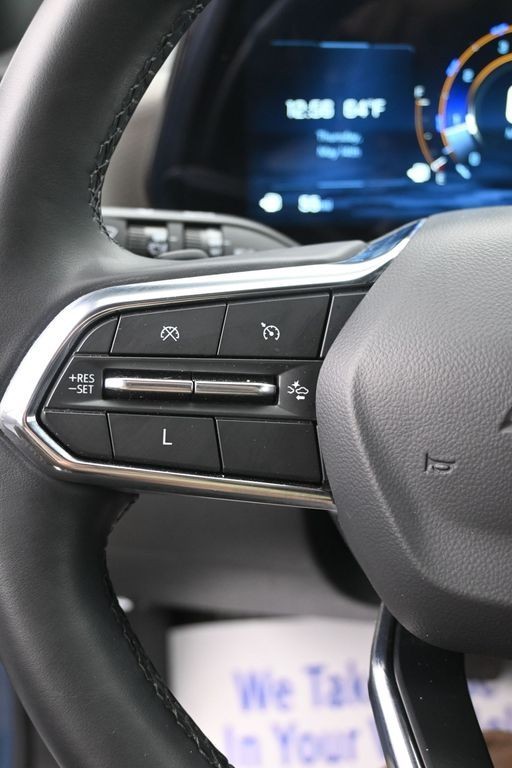 Chevrolet Equinox Vehicle Full-screen Gallery Image 16