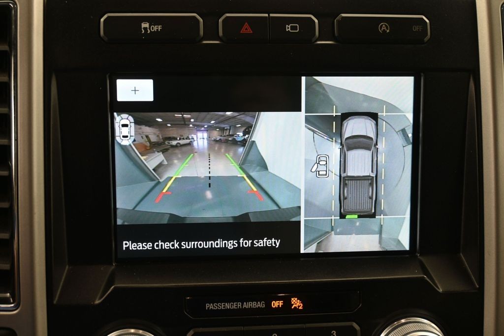 Ford F-150 Vehicle Full-screen Gallery Image 12