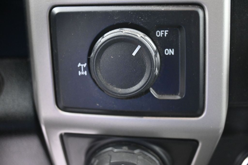Ford F-150 Vehicle Full-screen Gallery Image 18