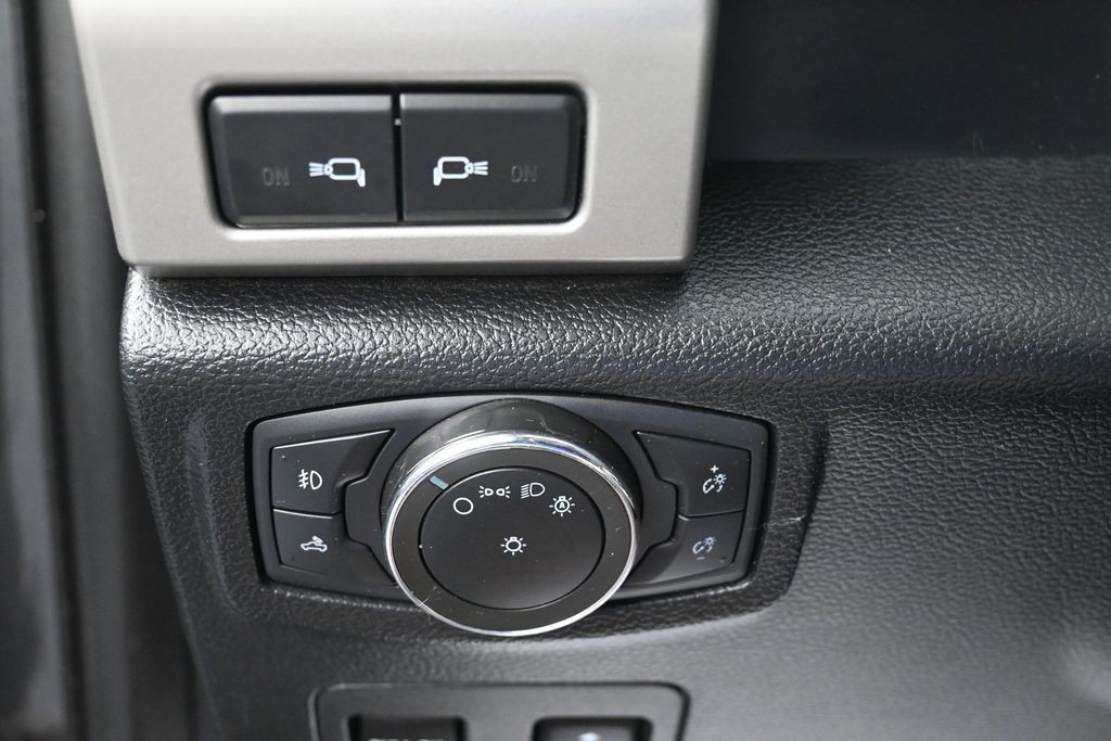 Ford F-150 Vehicle Full-screen Gallery Image 23