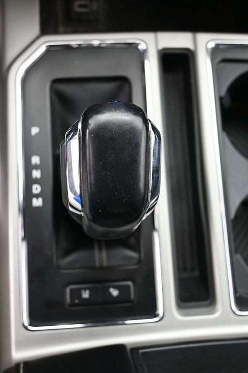 Ford F-150 Vehicle Full-screen Gallery Image 15