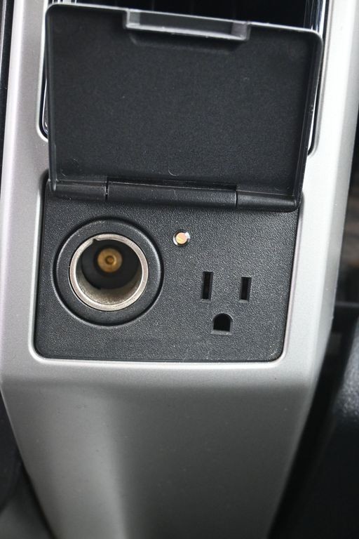 Ford F-150 Vehicle Full-screen Gallery Image 16