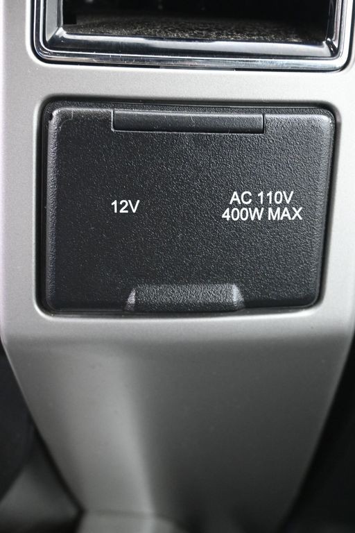 Ford F-150 Vehicle Full-screen Gallery Image 17