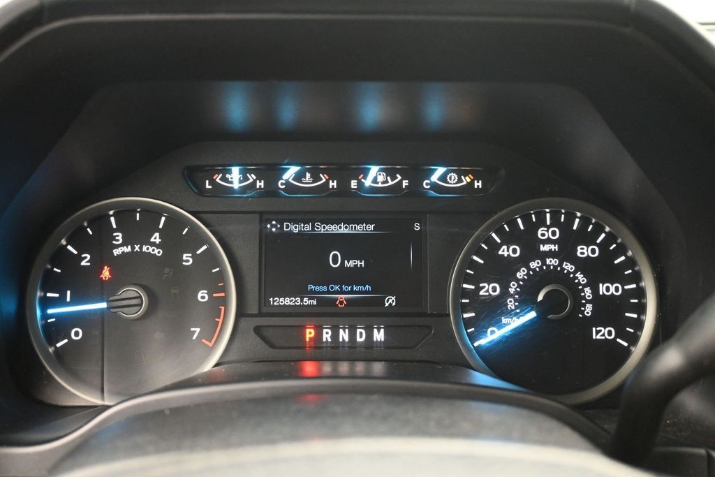 Ford F-150 Vehicle Full-screen Gallery Image 10