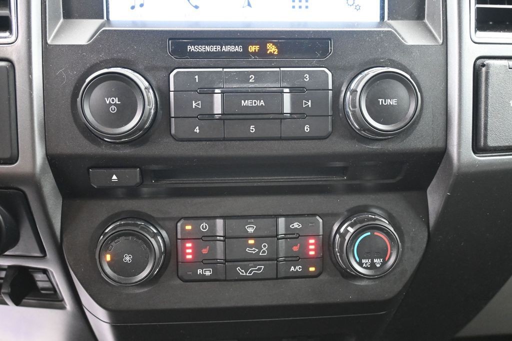Ford F-150 Vehicle Full-screen Gallery Image 13