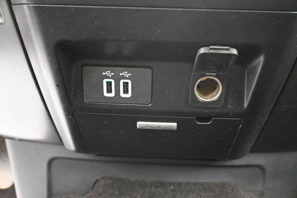 Ford F-150 Vehicle Full-screen Gallery Image 14