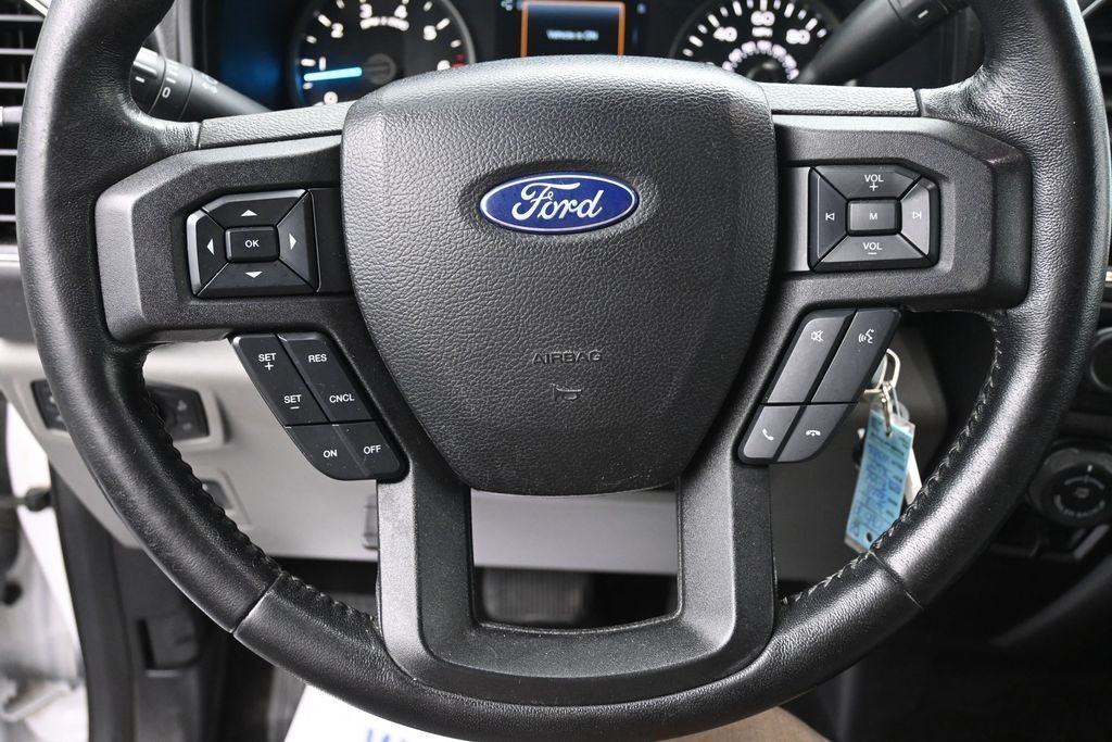 Ford F-150 Vehicle Full-screen Gallery Image 17