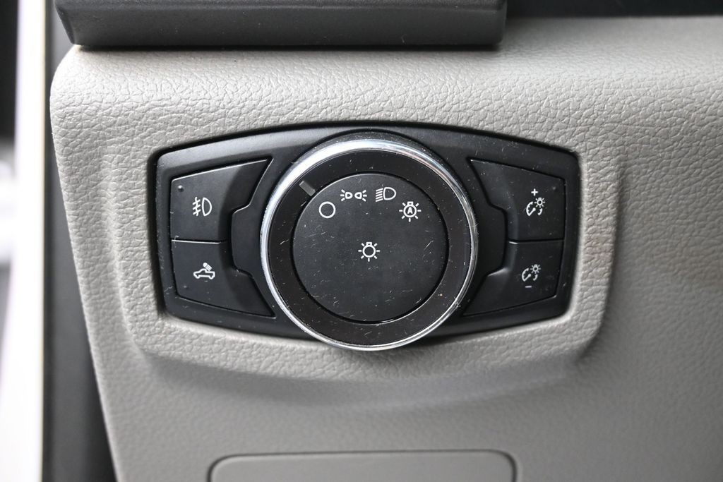 Ford F-150 Vehicle Full-screen Gallery Image 20