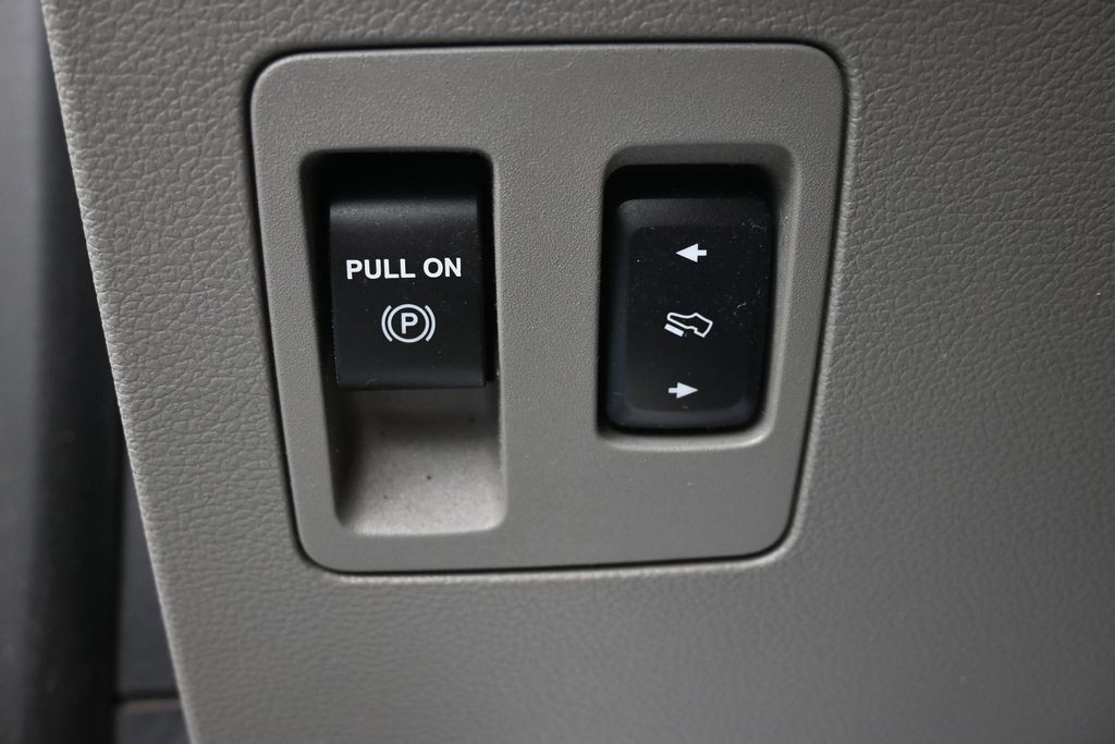 Ford F-150 Vehicle Full-screen Gallery Image 21