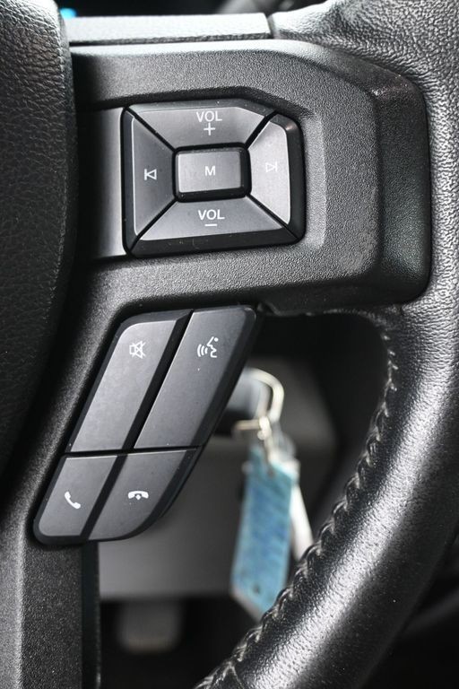 Ford F-150 Vehicle Full-screen Gallery Image 18