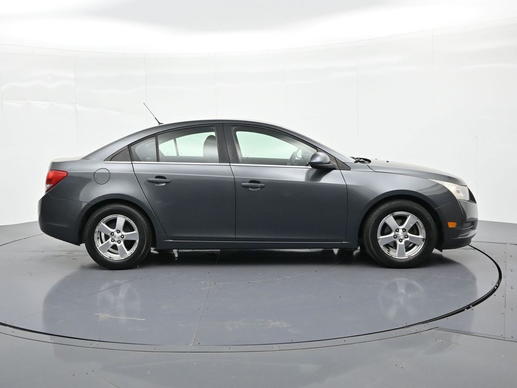 Chevrolet Cruze Vehicle Full-screen Gallery Image 05