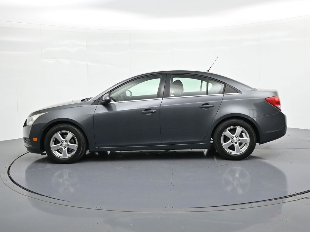 Chevrolet Cruze Vehicle Full-screen Gallery Image 09