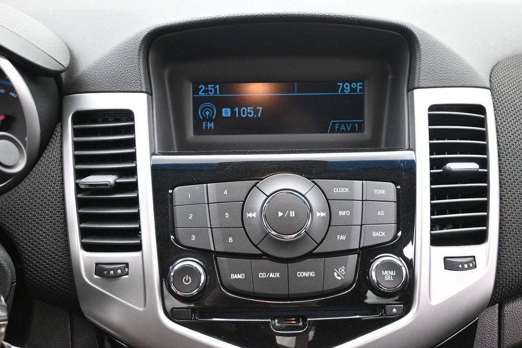 Chevrolet Cruze Vehicle Full-screen Gallery Image 11