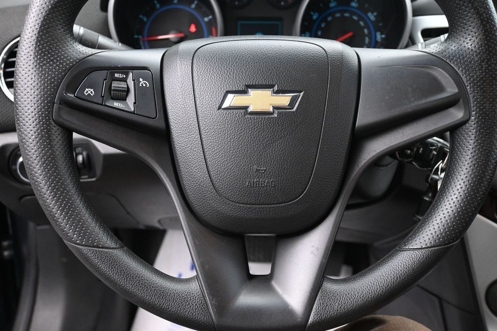 Chevrolet Cruze Vehicle Full-screen Gallery Image 14