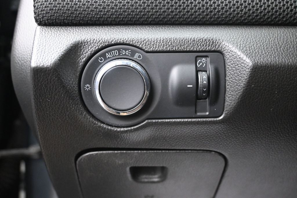 Chevrolet Cruze Vehicle Full-screen Gallery Image 16