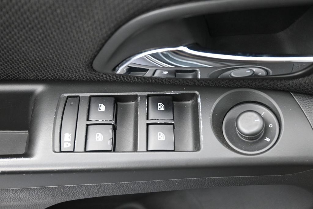 Chevrolet Cruze Vehicle Full-screen Gallery Image 17