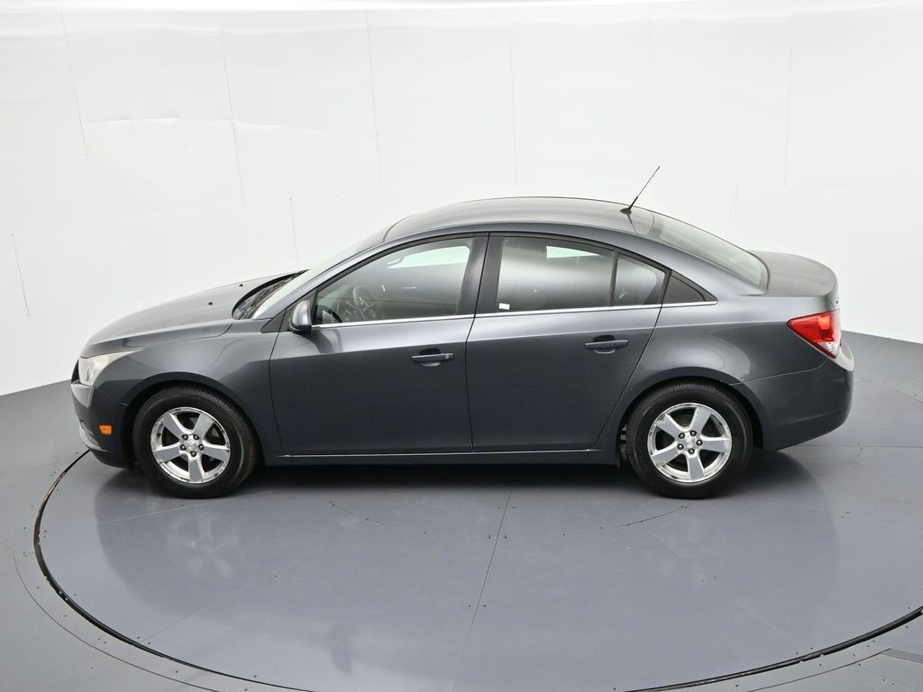 Chevrolet Cruze Vehicle Full-screen Gallery Image 22