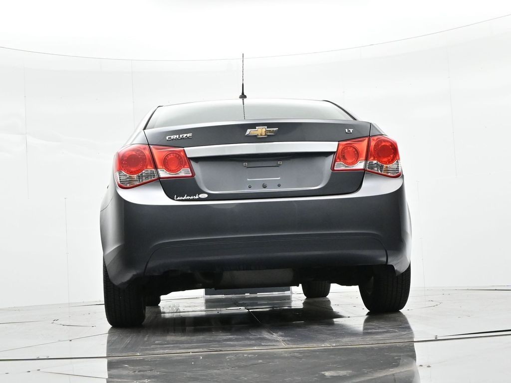 Chevrolet Cruze Vehicle Full-screen Gallery Image 24