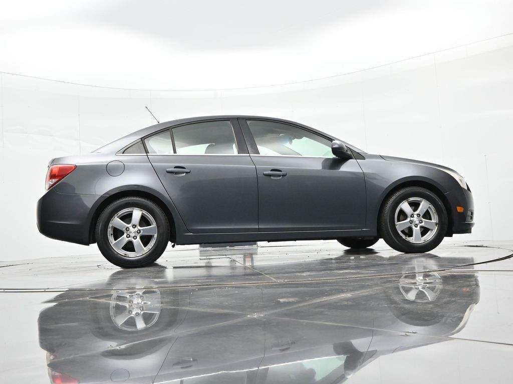 Chevrolet Cruze Vehicle Full-screen Gallery Image 26