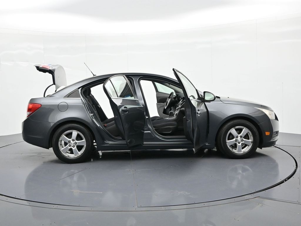 Chevrolet Cruze Vehicle Full-screen Gallery Image 27