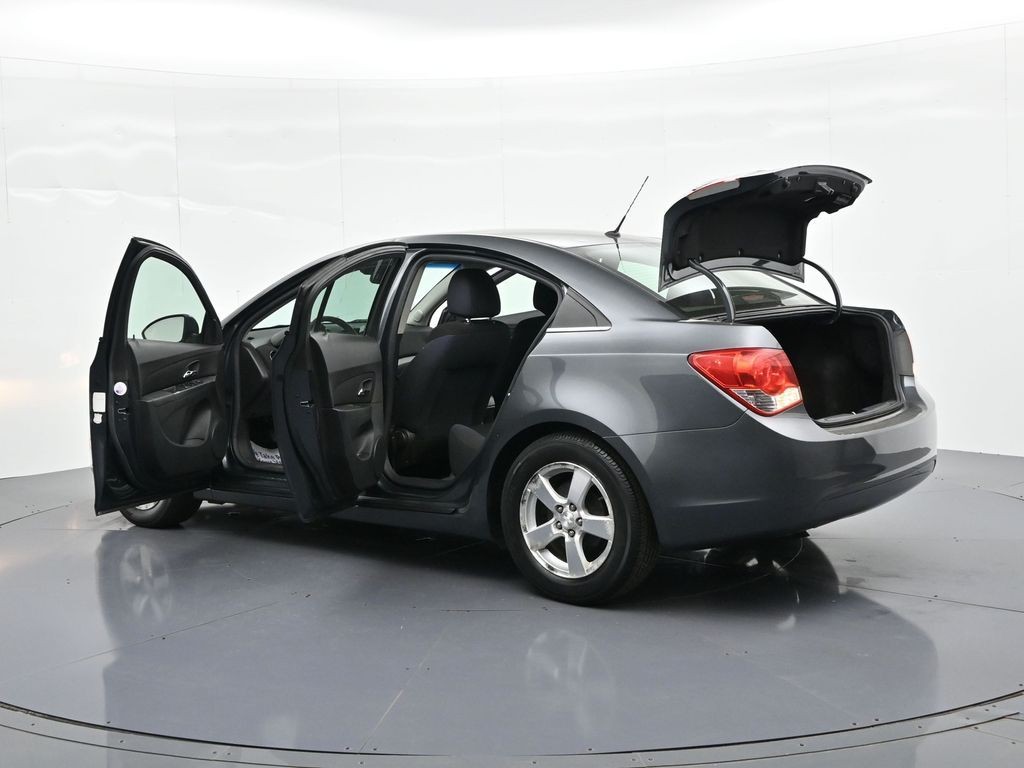 Chevrolet Cruze Vehicle Full-screen Gallery Image 28