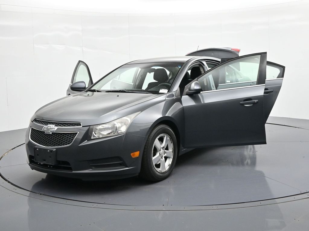 Chevrolet Cruze Vehicle Full-screen Gallery Image 29