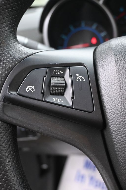 Chevrolet Cruze Vehicle Full-screen Gallery Image 15
