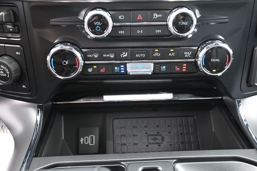 Ford F-150 Vehicle Full-screen Gallery Image 12