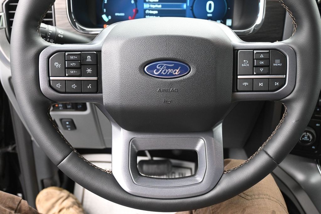 Ford F-150 Vehicle Full-screen Gallery Image 18