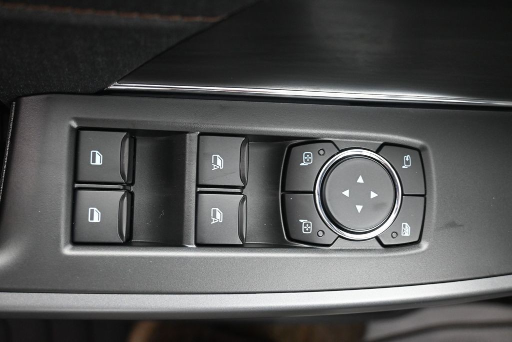 Ford F-150 Vehicle Full-screen Gallery Image 22