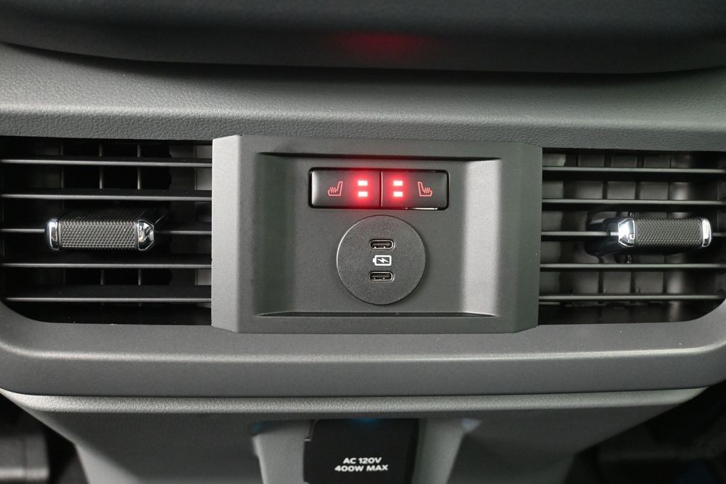 Ford F-150 Vehicle Full-screen Gallery Image 23
