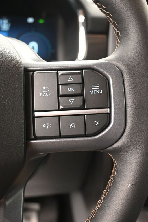 Ford F-150 Vehicle Full-screen Gallery Image 16