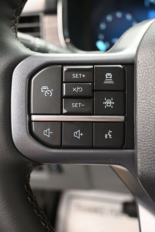 Ford F-150 Vehicle Full-screen Gallery Image 17