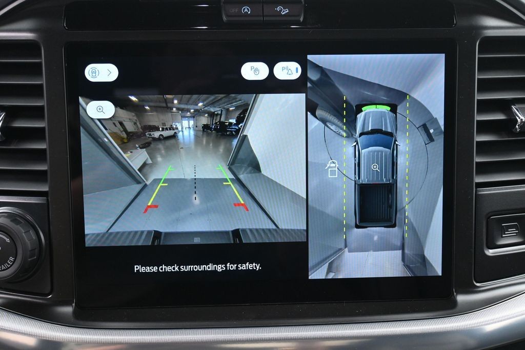 Ford F-150 Vehicle Full-screen Gallery Image 12