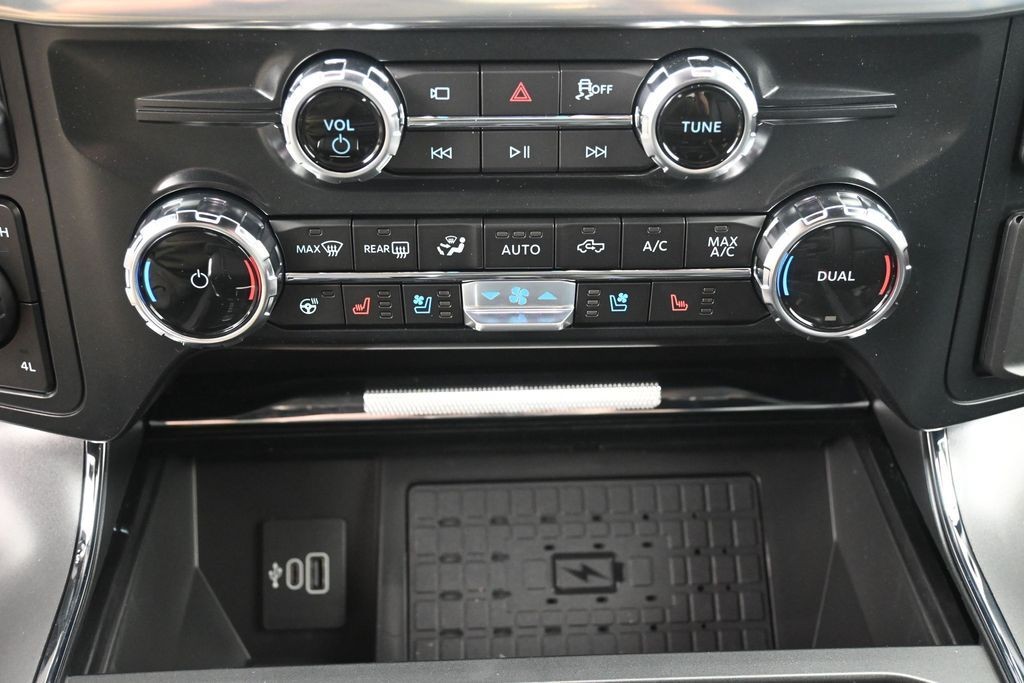 Ford F-150 Vehicle Full-screen Gallery Image 13
