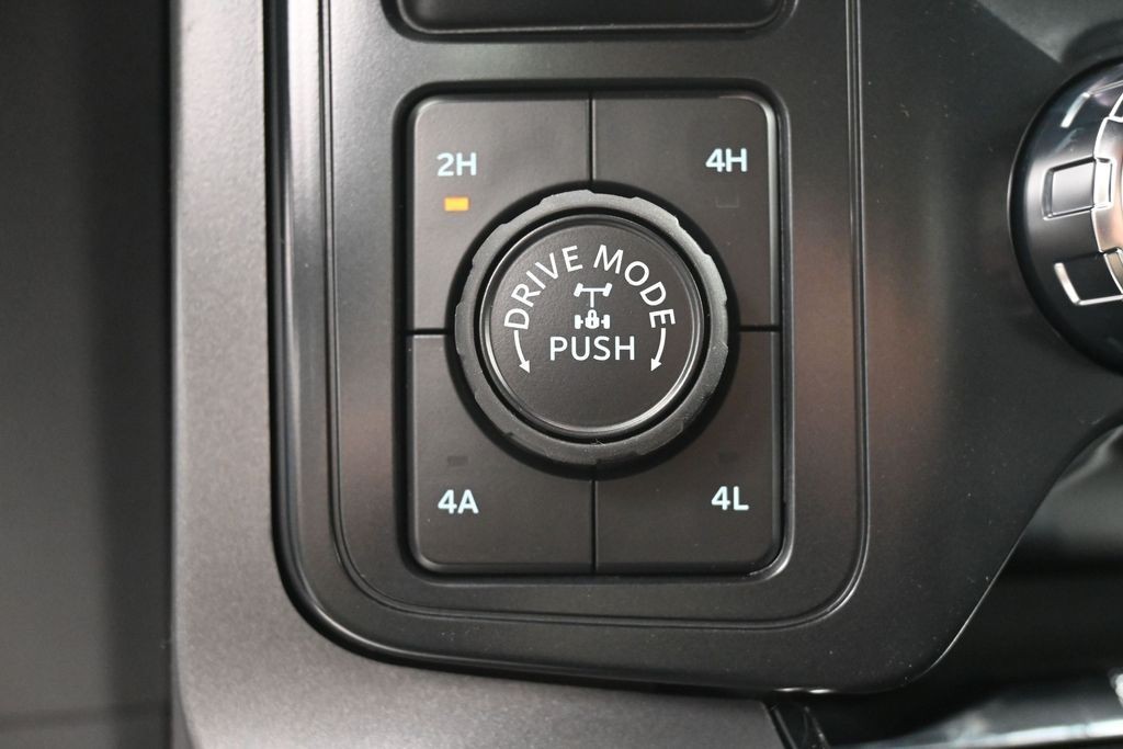 Ford F-150 Vehicle Full-screen Gallery Image 15