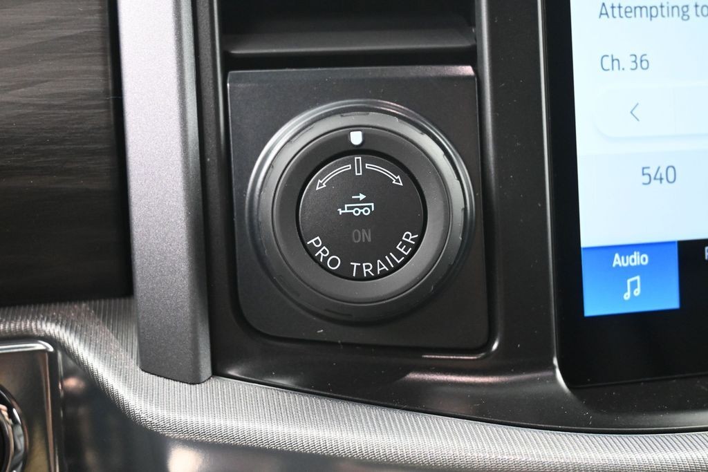 Ford F-150 Vehicle Full-screen Gallery Image 16
