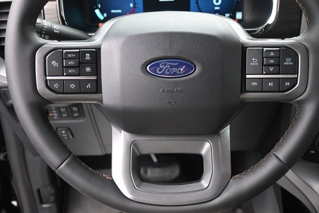 Ford F-150 Vehicle Full-screen Gallery Image 17