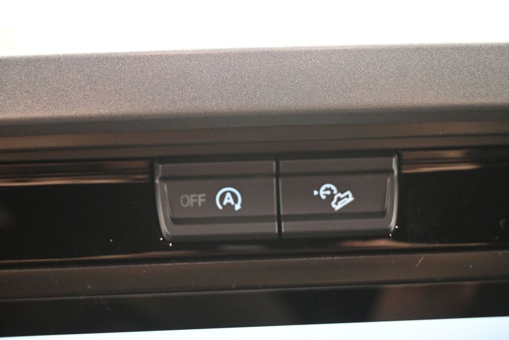 Ford F-150 Vehicle Full-screen Gallery Image 20