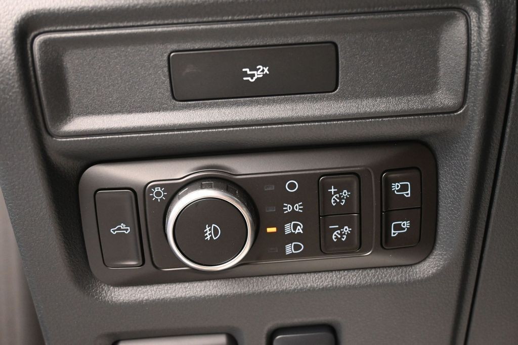 Ford F-150 Vehicle Full-screen Gallery Image 21