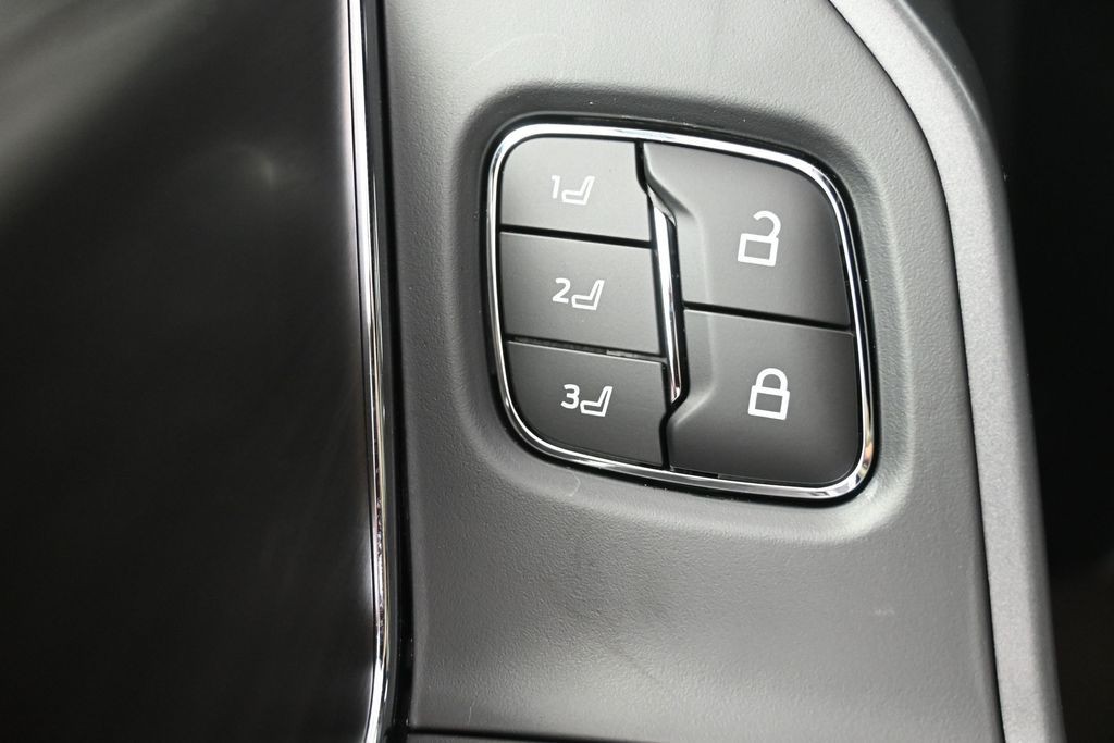 Ford F-150 Vehicle Full-screen Gallery Image 23