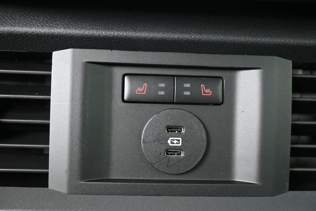 Ford F-150 Vehicle Full-screen Gallery Image 25