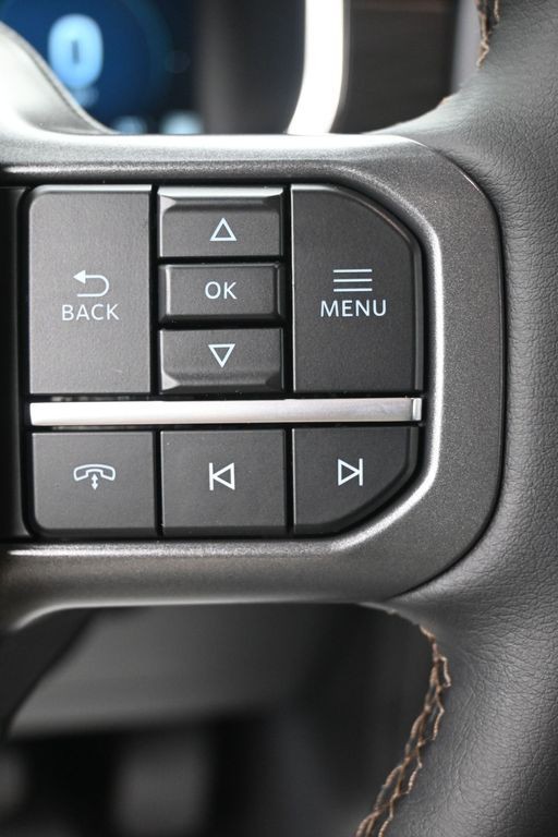 Ford F-150 Vehicle Full-screen Gallery Image 18