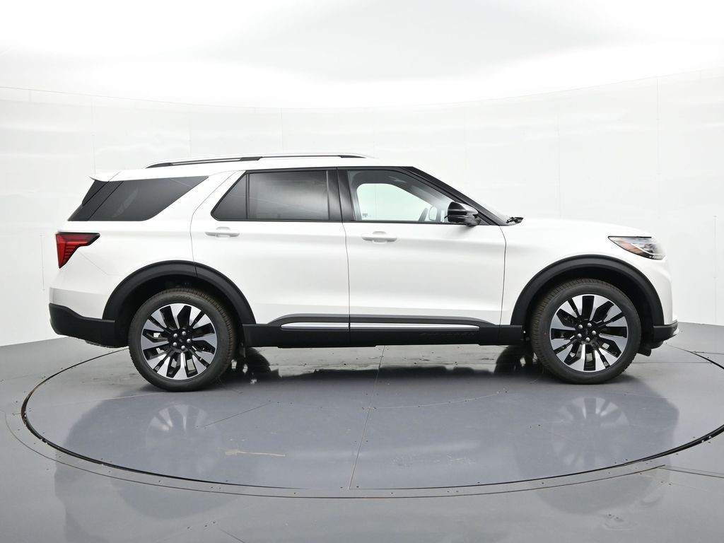 Ford Explorer Vehicle Full-screen Gallery Image 5