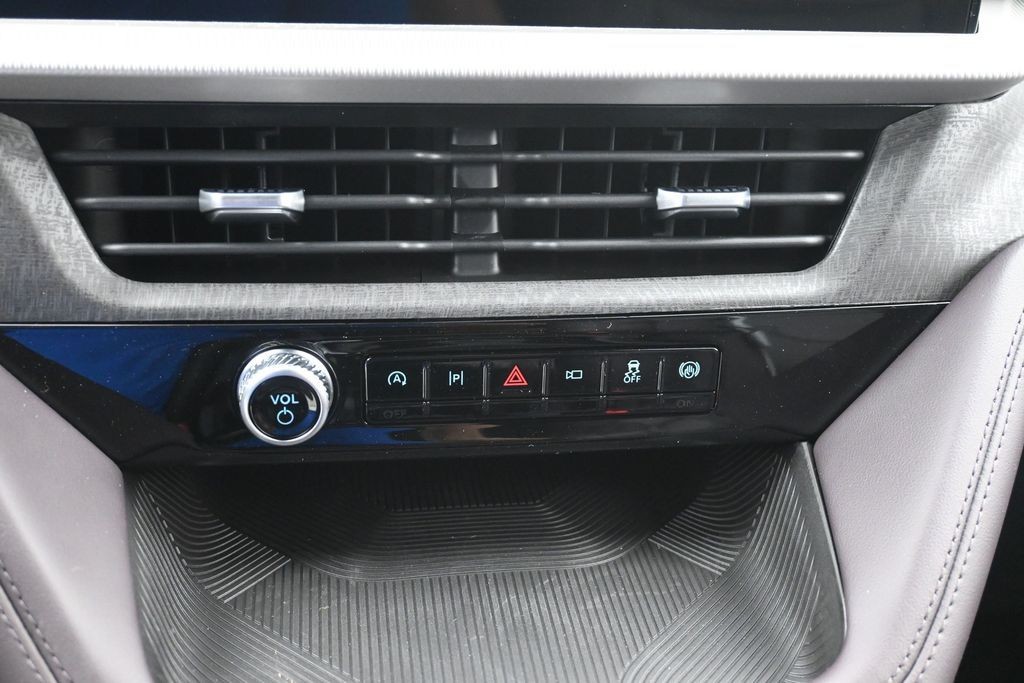 Ford Explorer Vehicle Full-screen Gallery Image 13