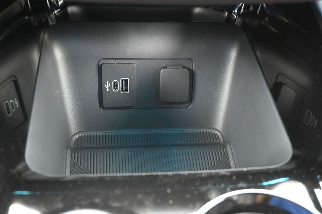 Ford Explorer Vehicle Full-screen Gallery Image 14