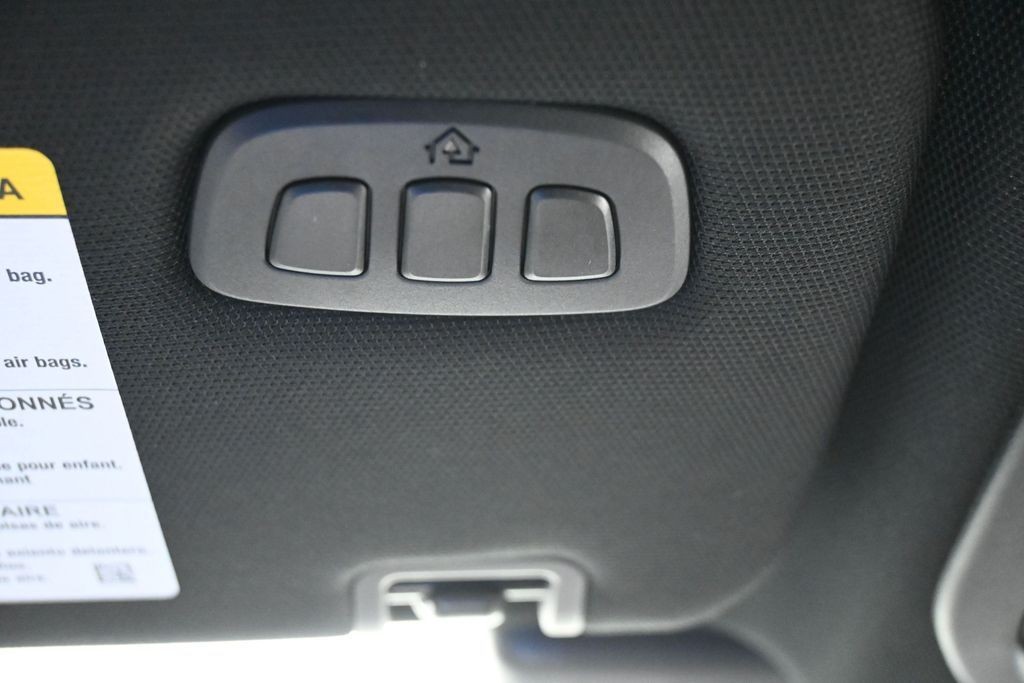 Ford Explorer Vehicle Full-screen Gallery Image 18