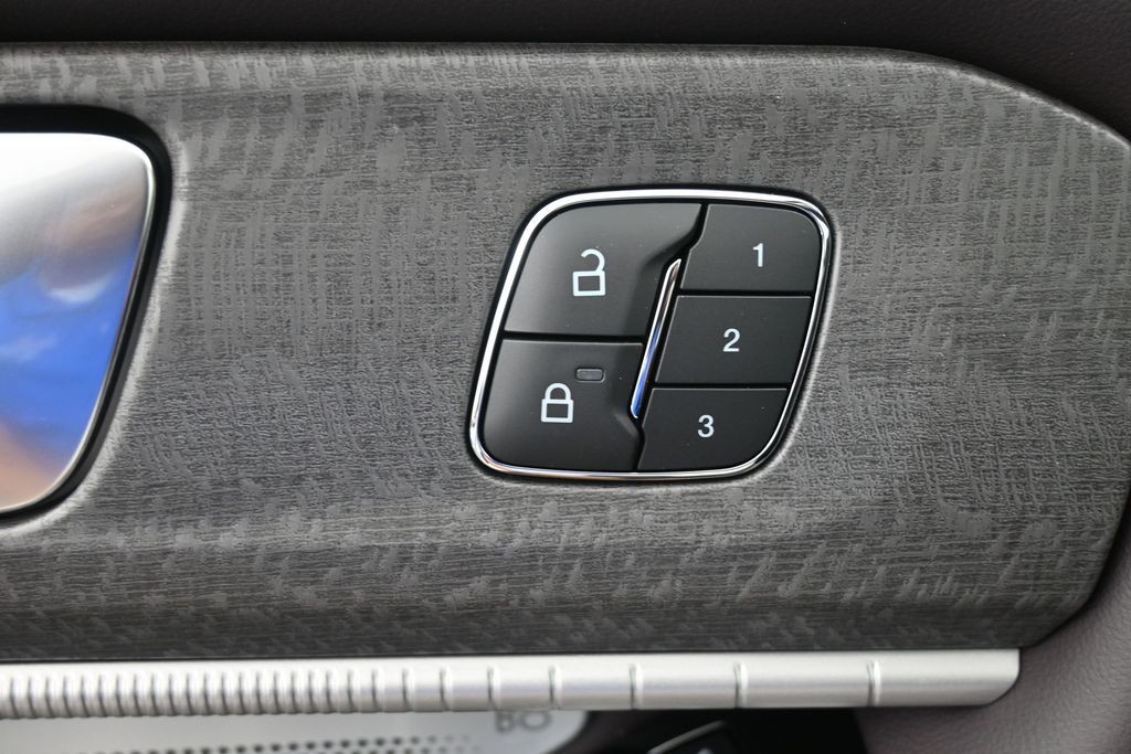 Ford Explorer Vehicle Full-screen Gallery Image 24
