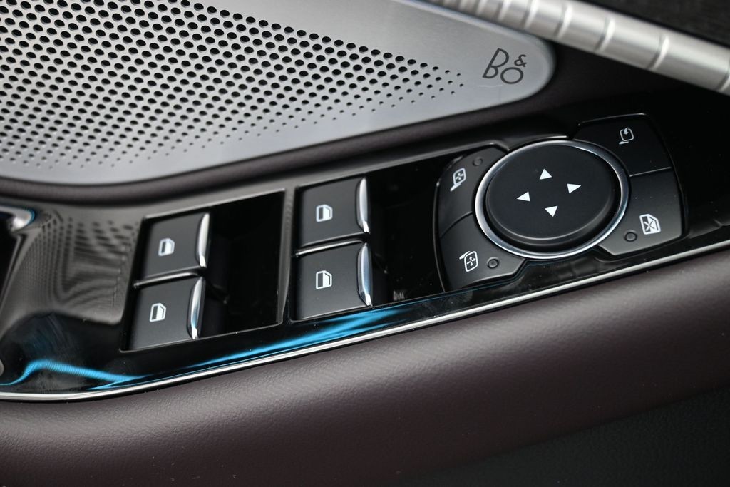 Ford Explorer Vehicle Full-screen Gallery Image 25